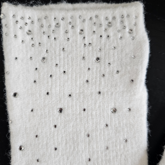 White/Cream Rhinestone Gloves - Picture 5 of 9